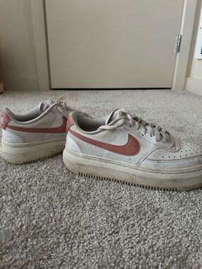 Girls Nike Sneakers in White and Dusty Pink